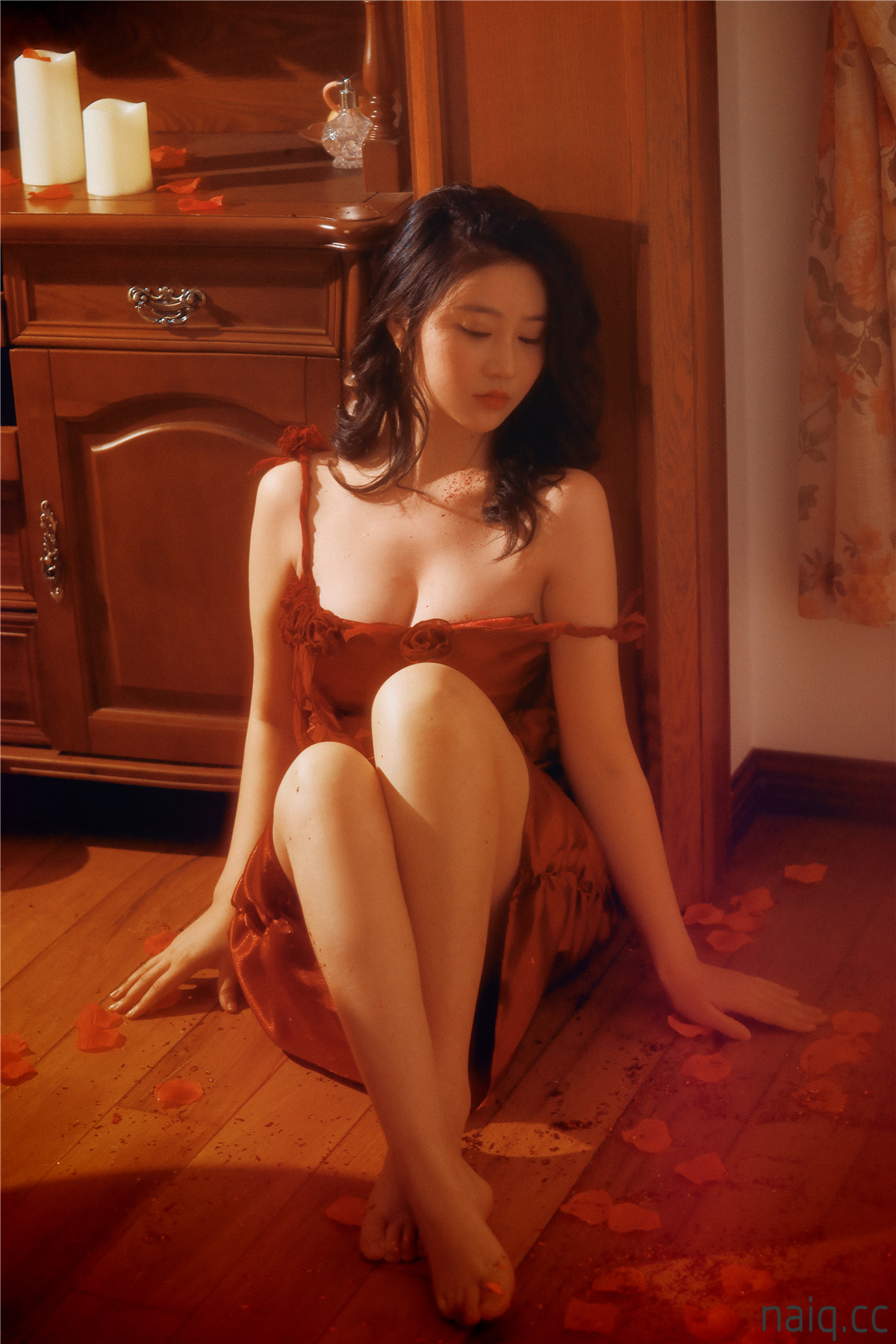 年年 - 落日蔷薇 [30P-827MB] - 奶圈