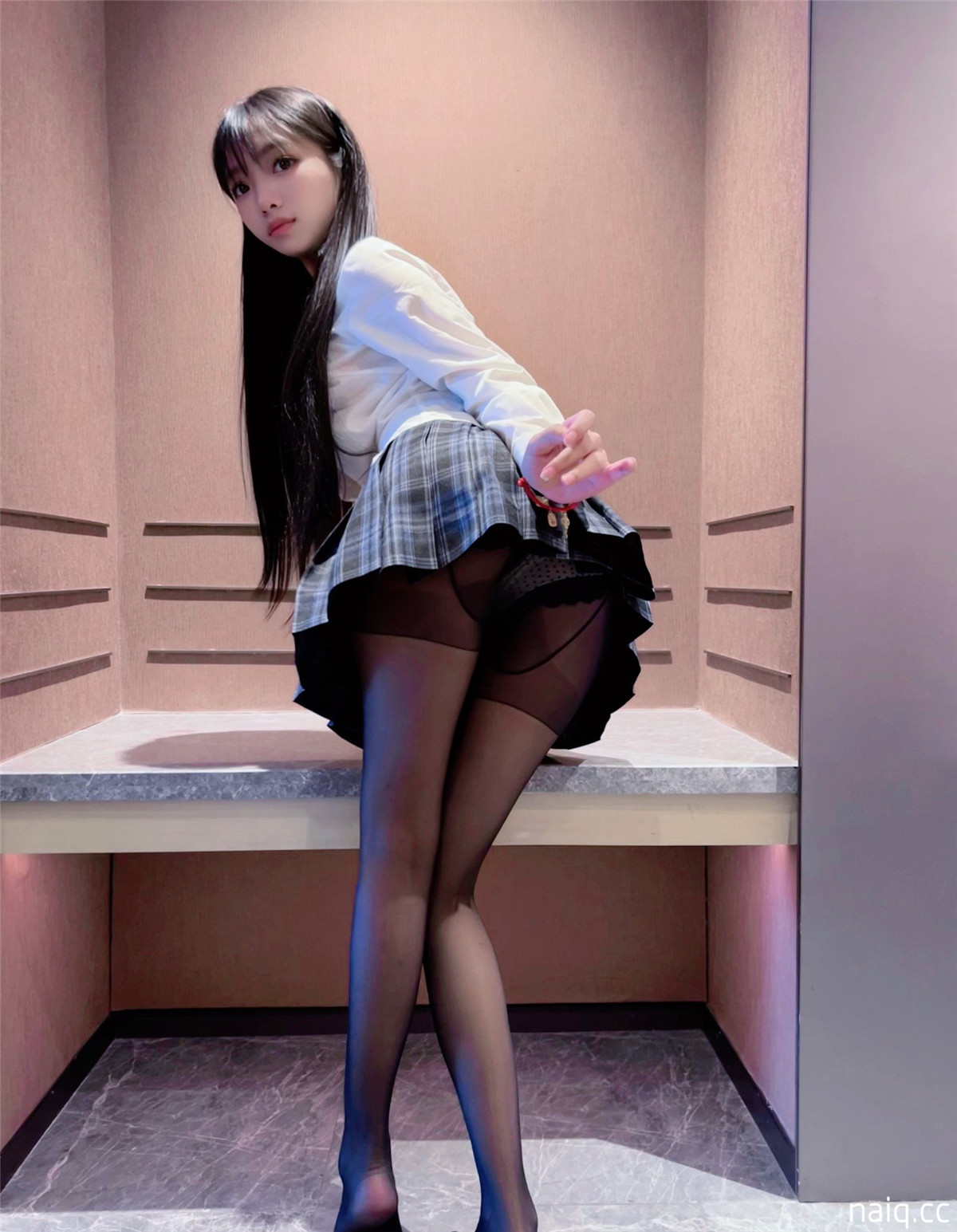 (11)