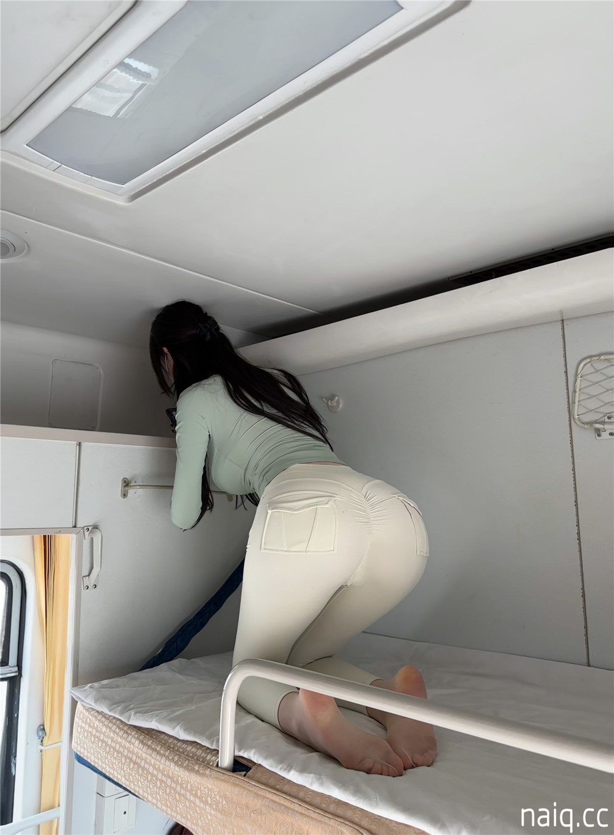 脸红Dearie - 高铁之旅 [95P2V-421MB] - 奶圈