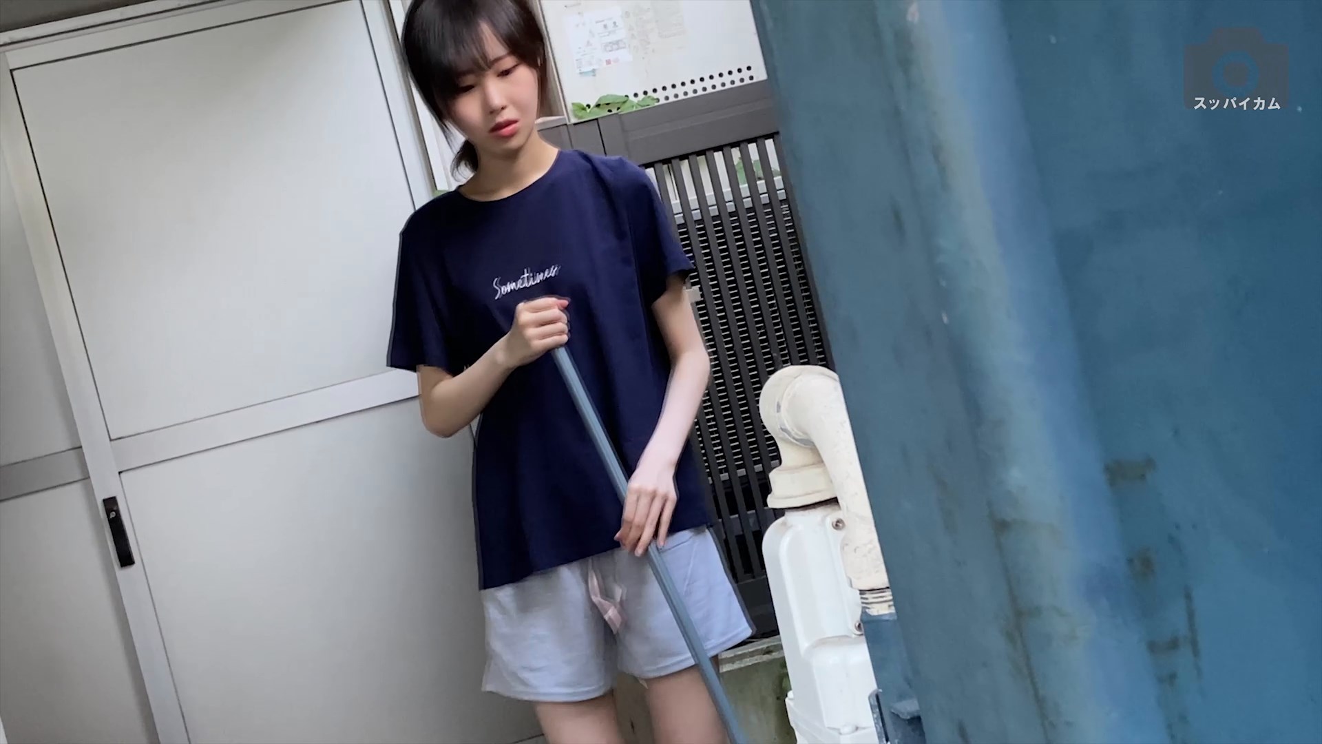 猥琐不良少年 偸拍大学生姐姐日常 后来玩的更大胆直接把姐姐迷J了真的很刺激 [2V-4.09G] - 奶圈