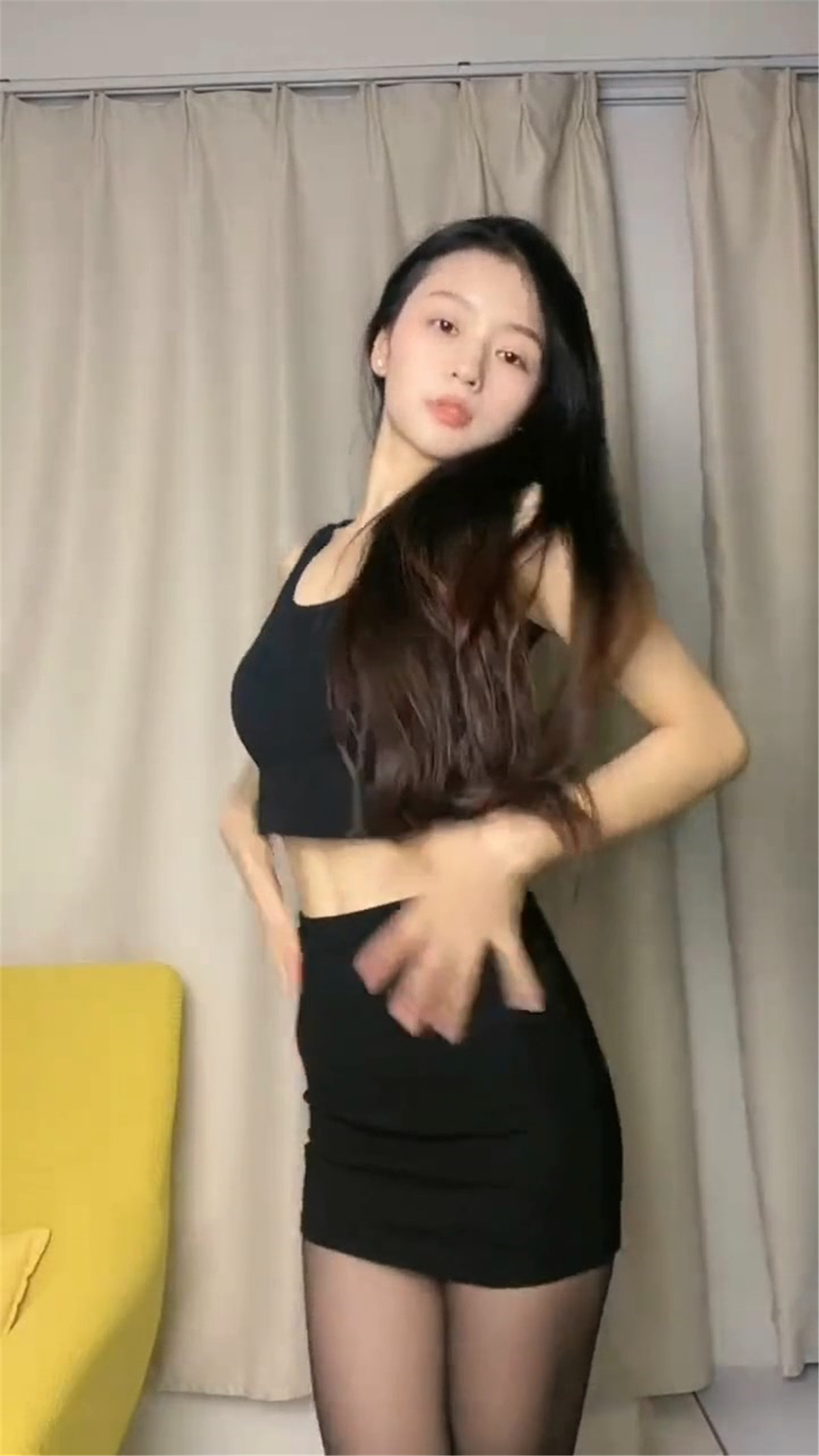 清纯女生，逼洞很小，自己揉起来尽不禁流水了，越来越骚咯 [1V-138MB] - 奶圈