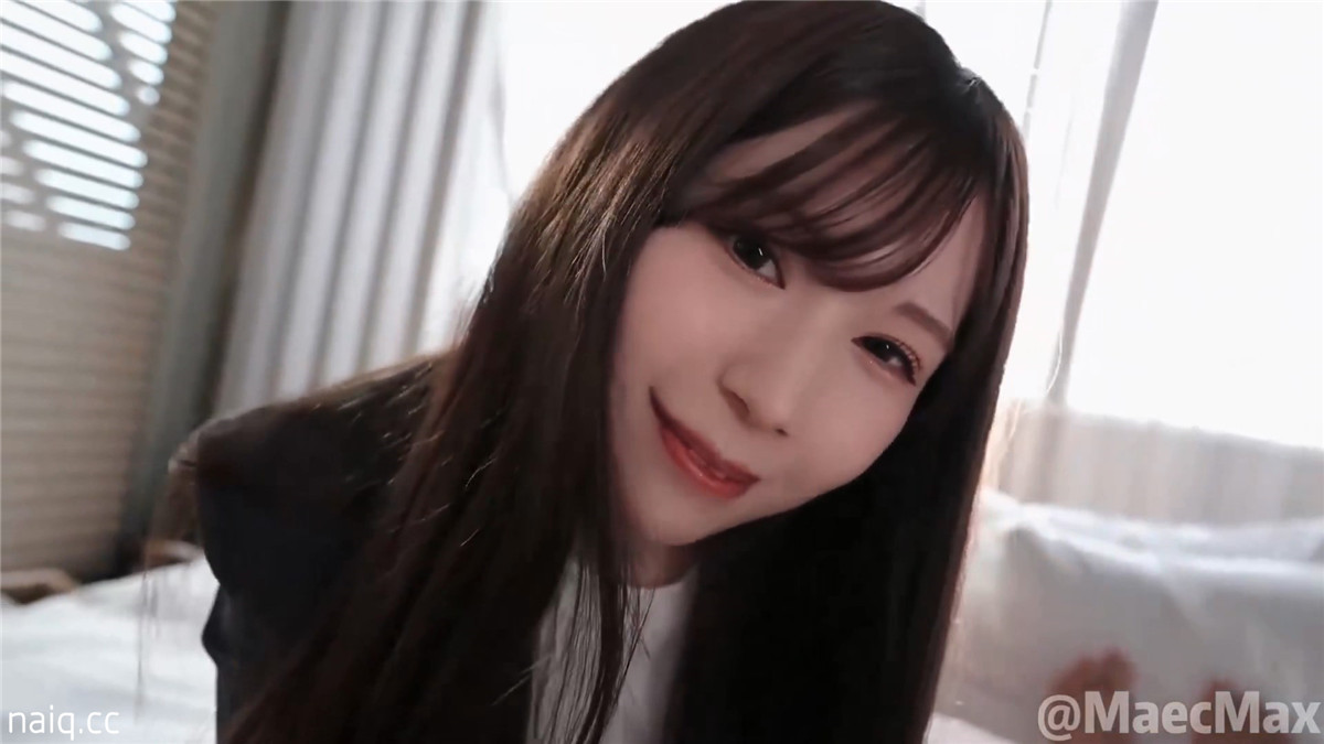 明星颜值女神 看起来挺文静，床上骚出水，一插进来秒边小荡妇！超级反差 [1V-1.01G] - 奶圈