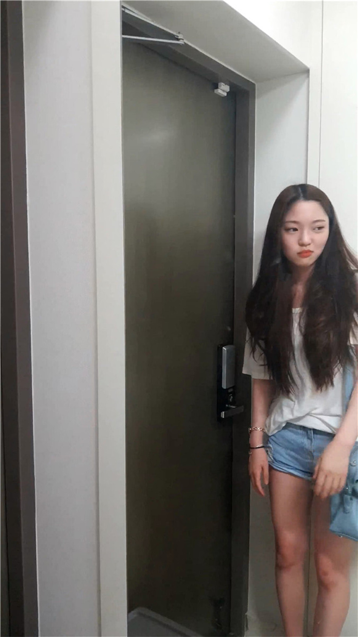拿快递邂逅97年美少女邻居赵熙敏共度晚餐后激情 [1V-1.64G] - 奶圈