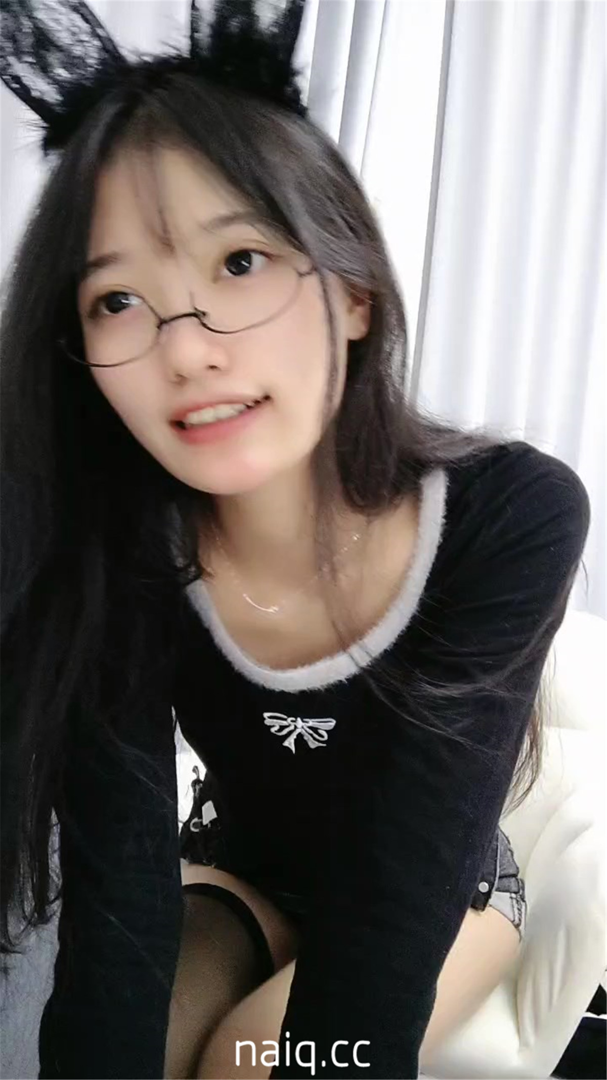 娇滴滴极品美女！高颜值又很骚！牛仔短裤扭腰摆臀，脱下内裤揉穴 [1V-805MB] - 奶圈