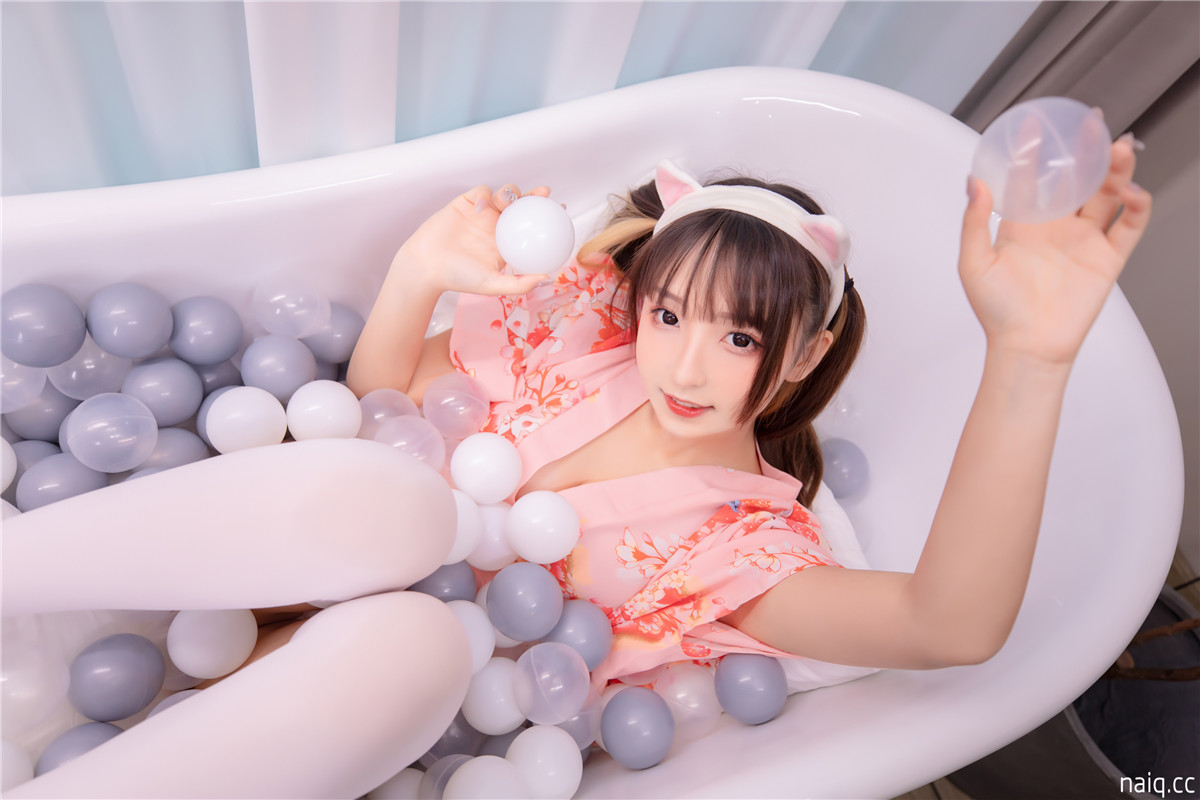 神楽坂真冬 - 《ガールズパフェ》雪糕少女 (絶対企画) [150P2V-641MB] - 奶圈