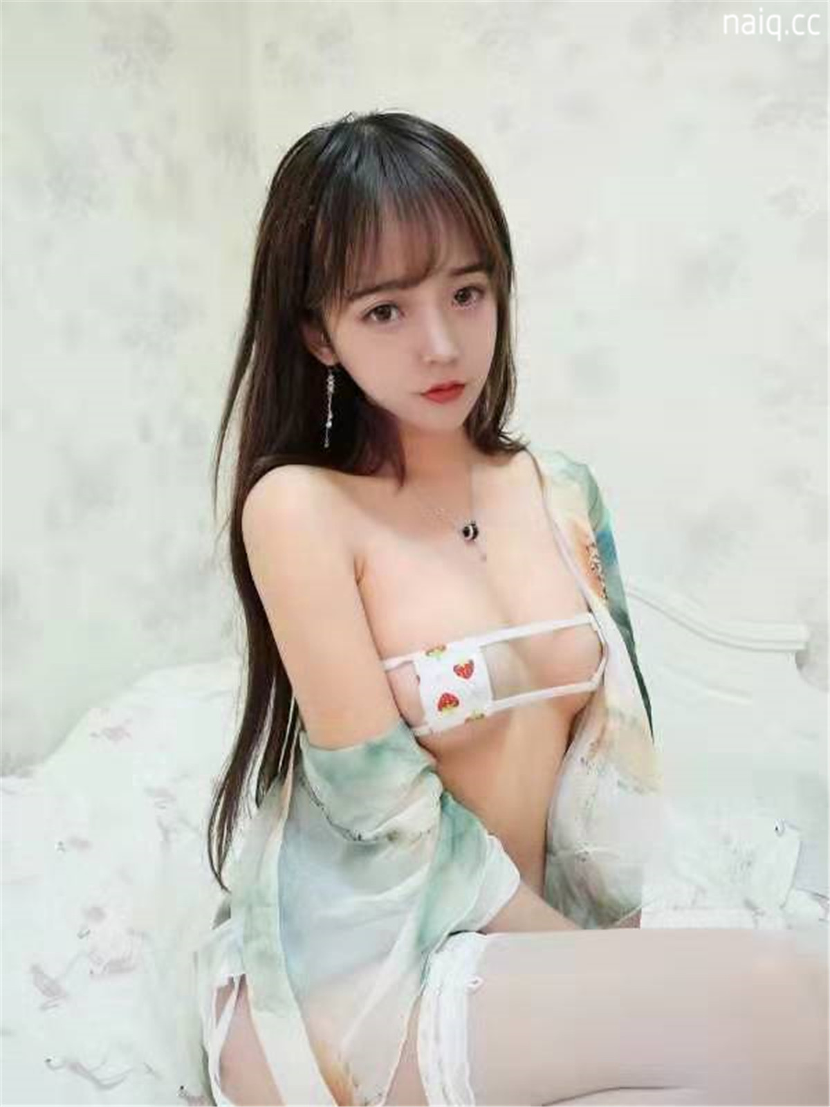 过期米线线喵 - 绿色衣服 [14P-700KB] - 奶圈
