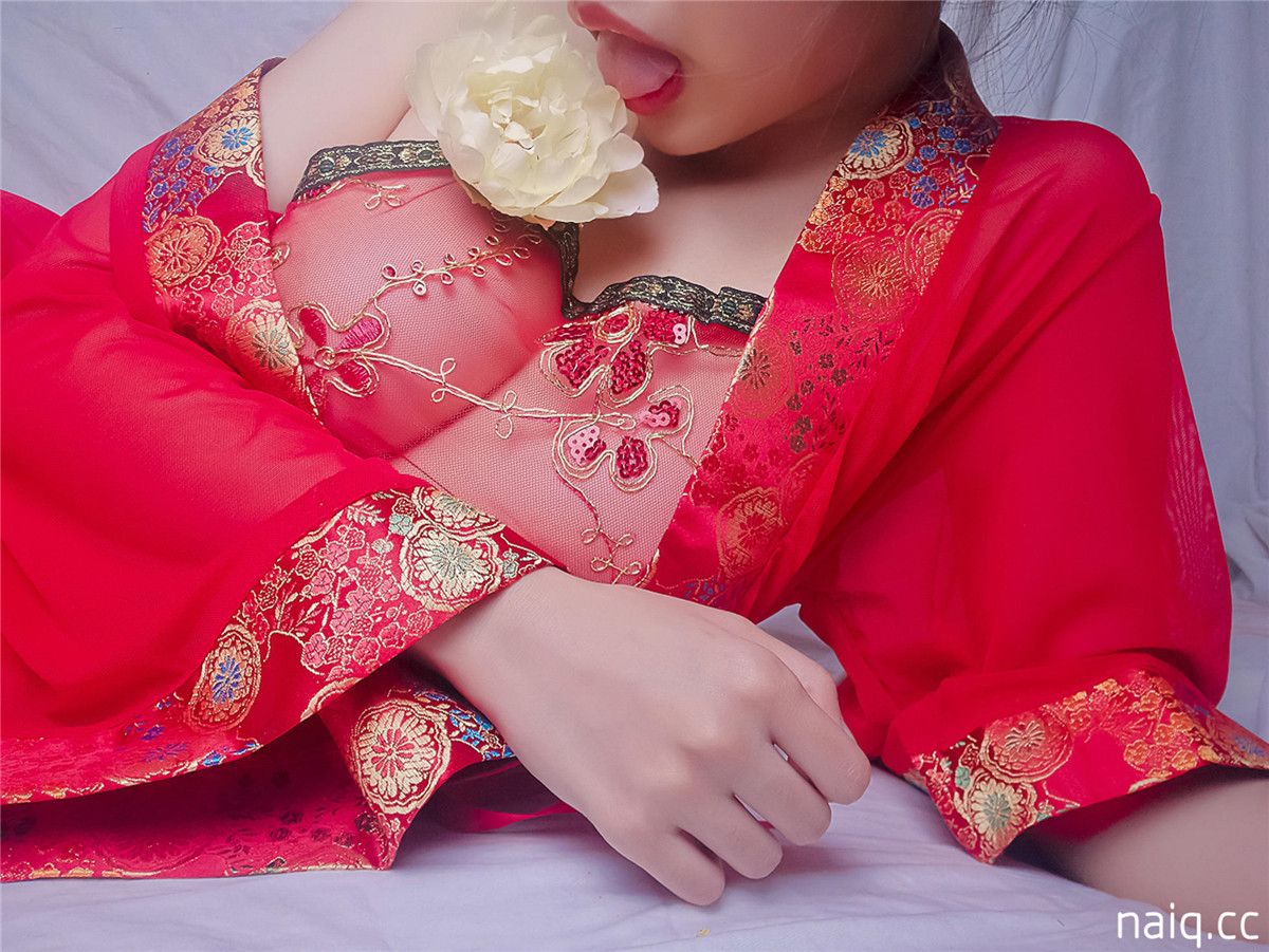 软软趴在床单上 - 离春节越来越近 [25P1V-17.11MB] - 奶圈