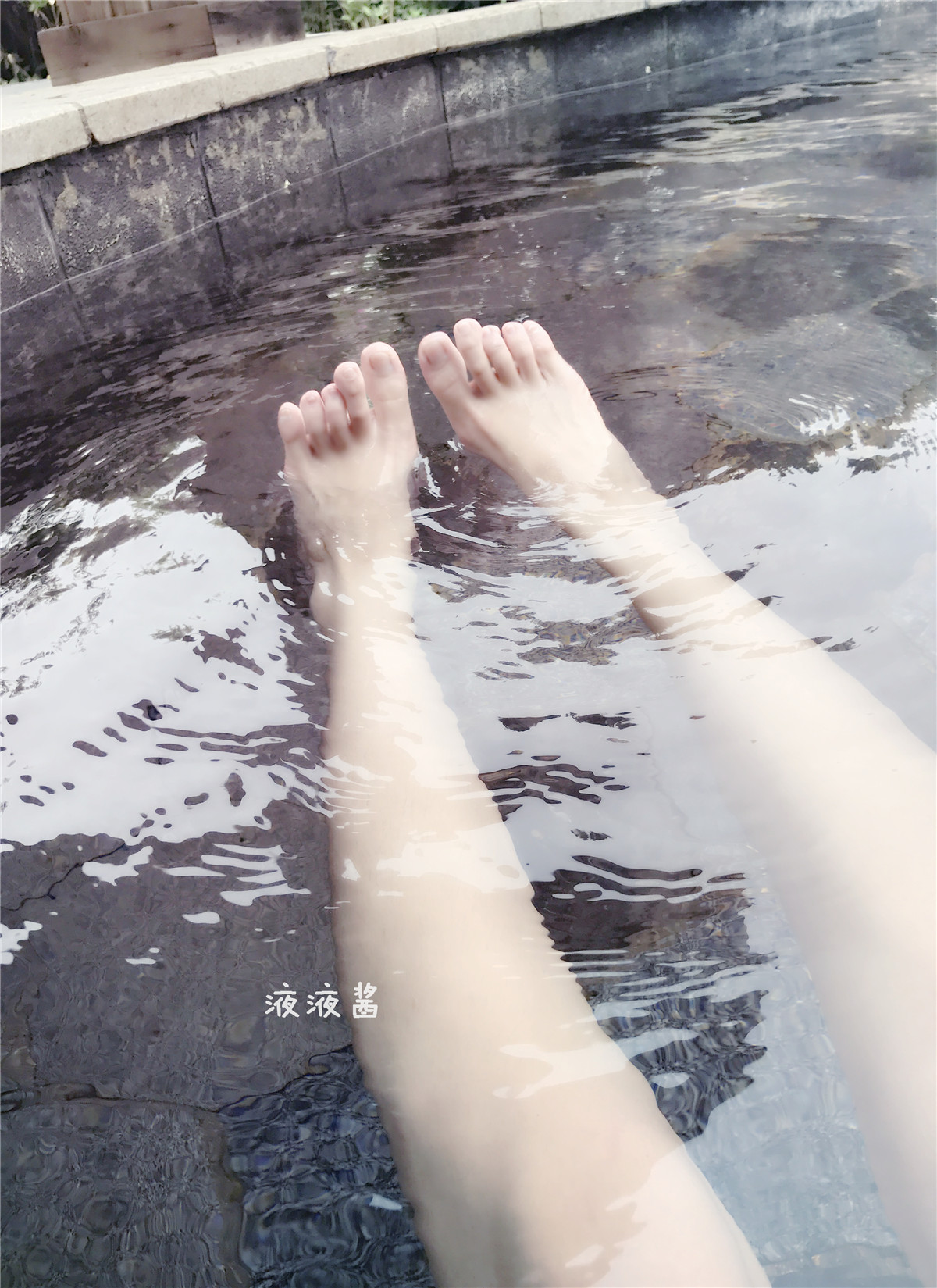 萝莉液液酱YeYe - 户外温泉露出 [23P-73.68MB] - 奶圈