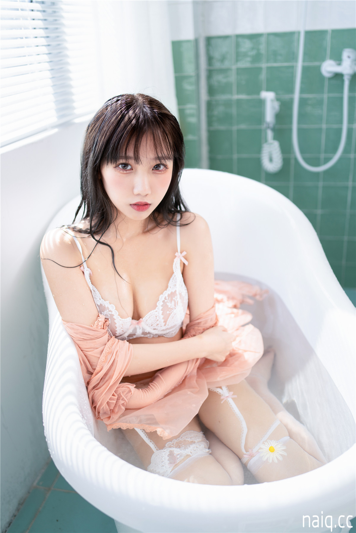 果咩酱w - 浴缸 [25P-493MB] - 奶圈