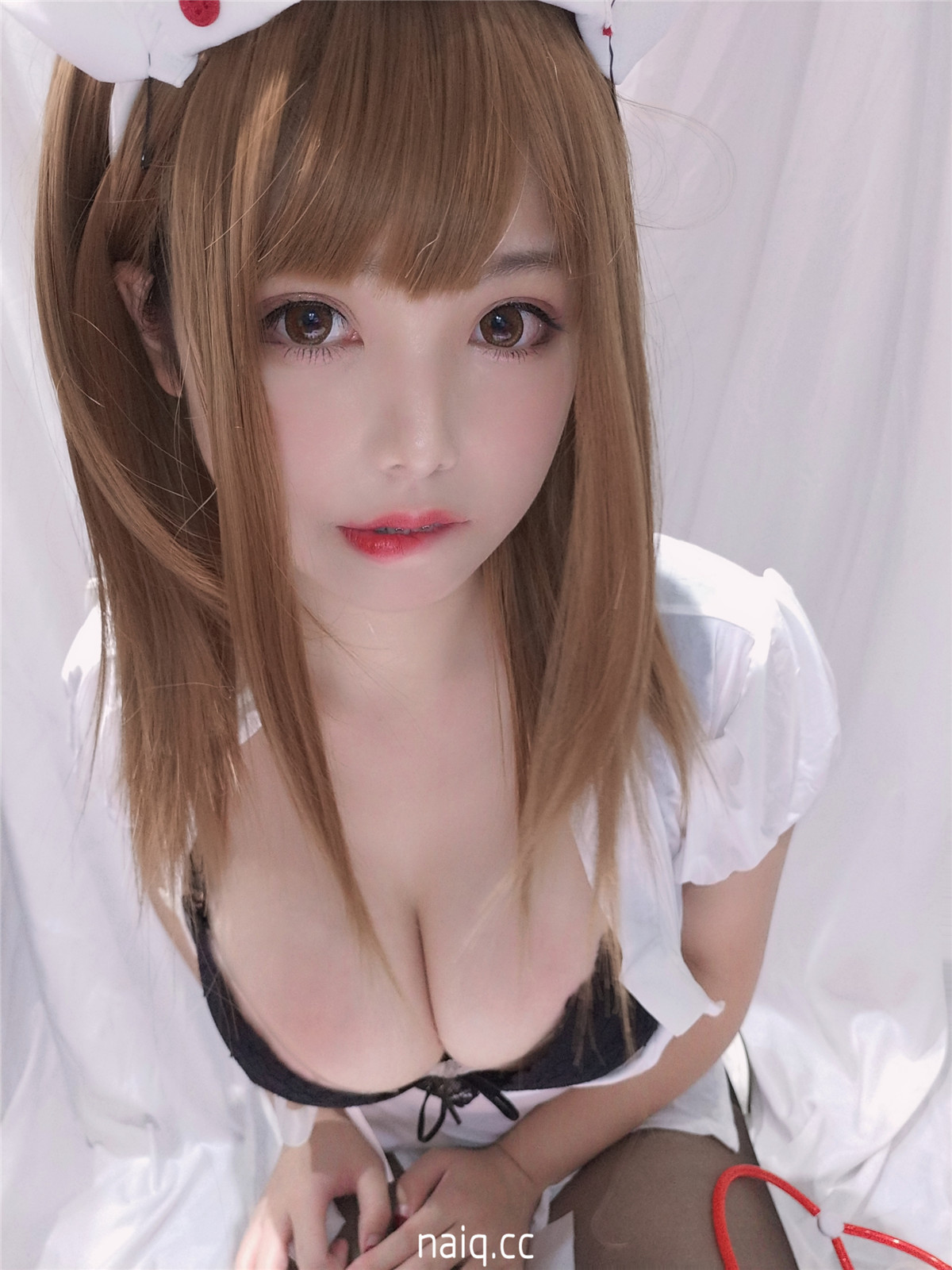 蜜汁猫裘 - 小护士 [41P1V-85MB] - 奶圈