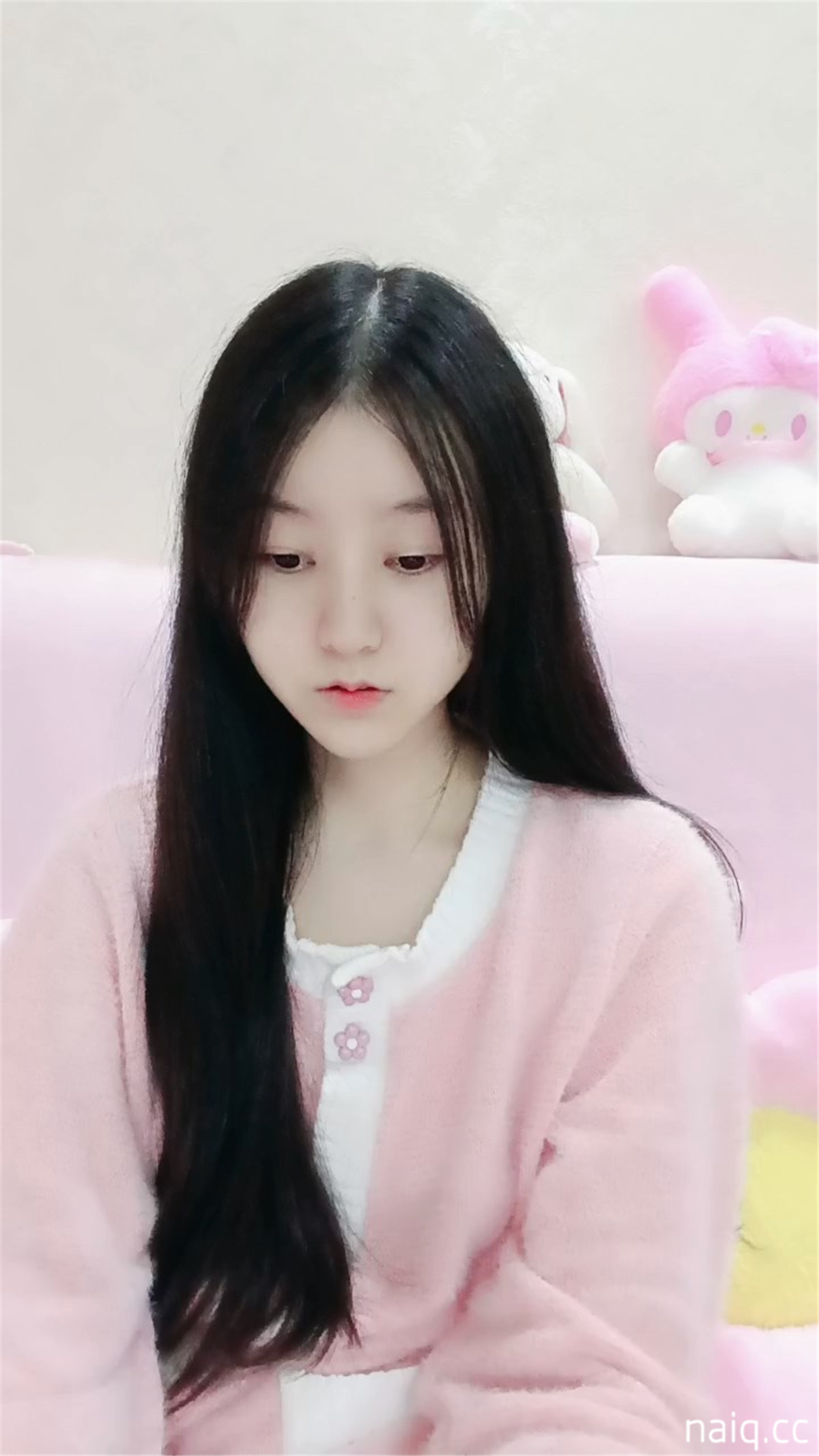 邻家妹妹甜美少女！难得大尺度诱惑！白嫩奶子多毛粉穴，张开双腿掰开，翘起屁股特写 [1V-854MB] - 奶圈