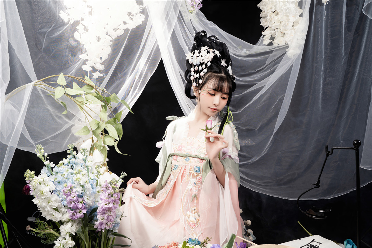 爆机少女喵小吉 - 花间集 [83P2V-2.61GB] - 奶圈