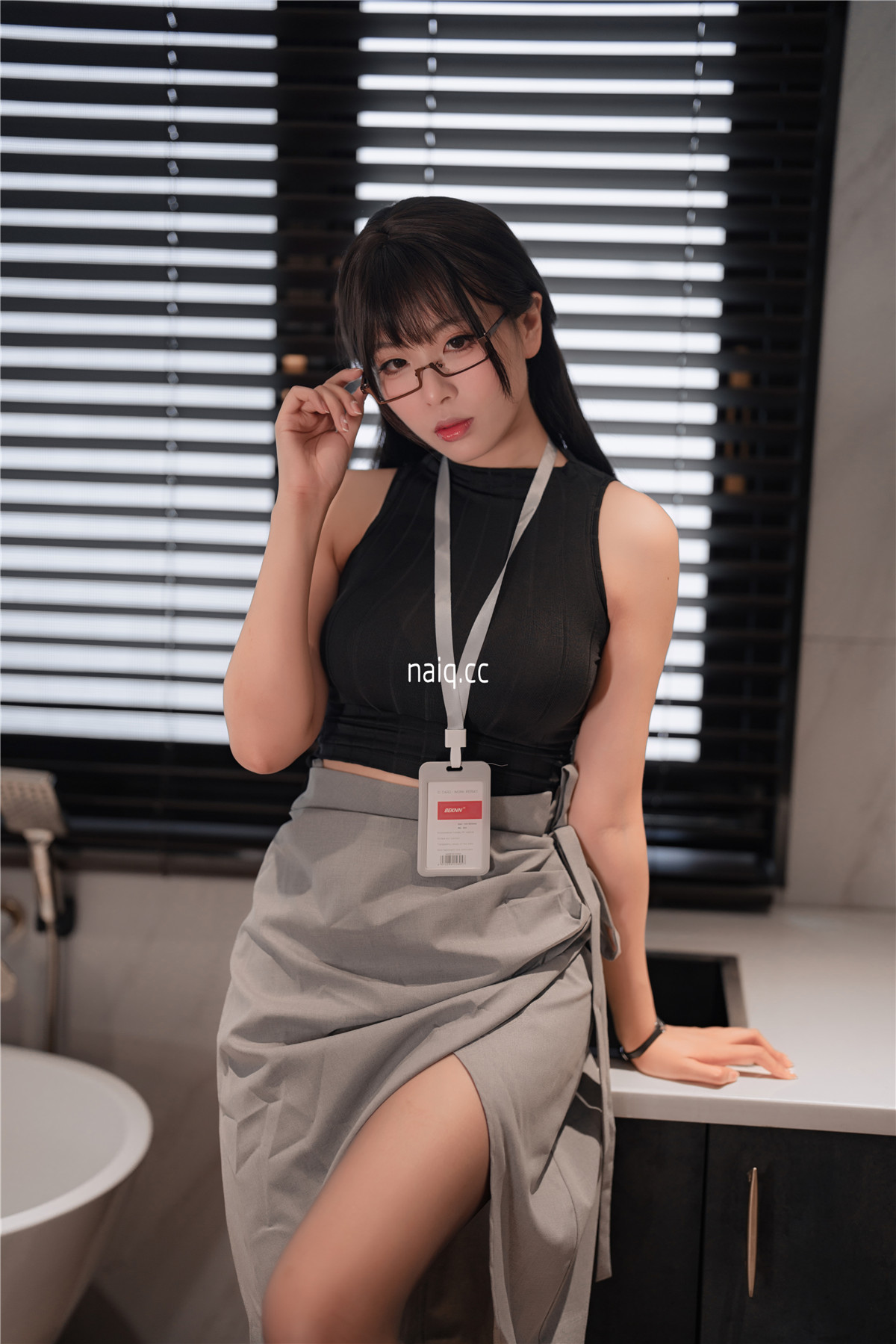 轩萧学姐 - 眼镜娘OL [85P3V-1.29GB] - 奶圈