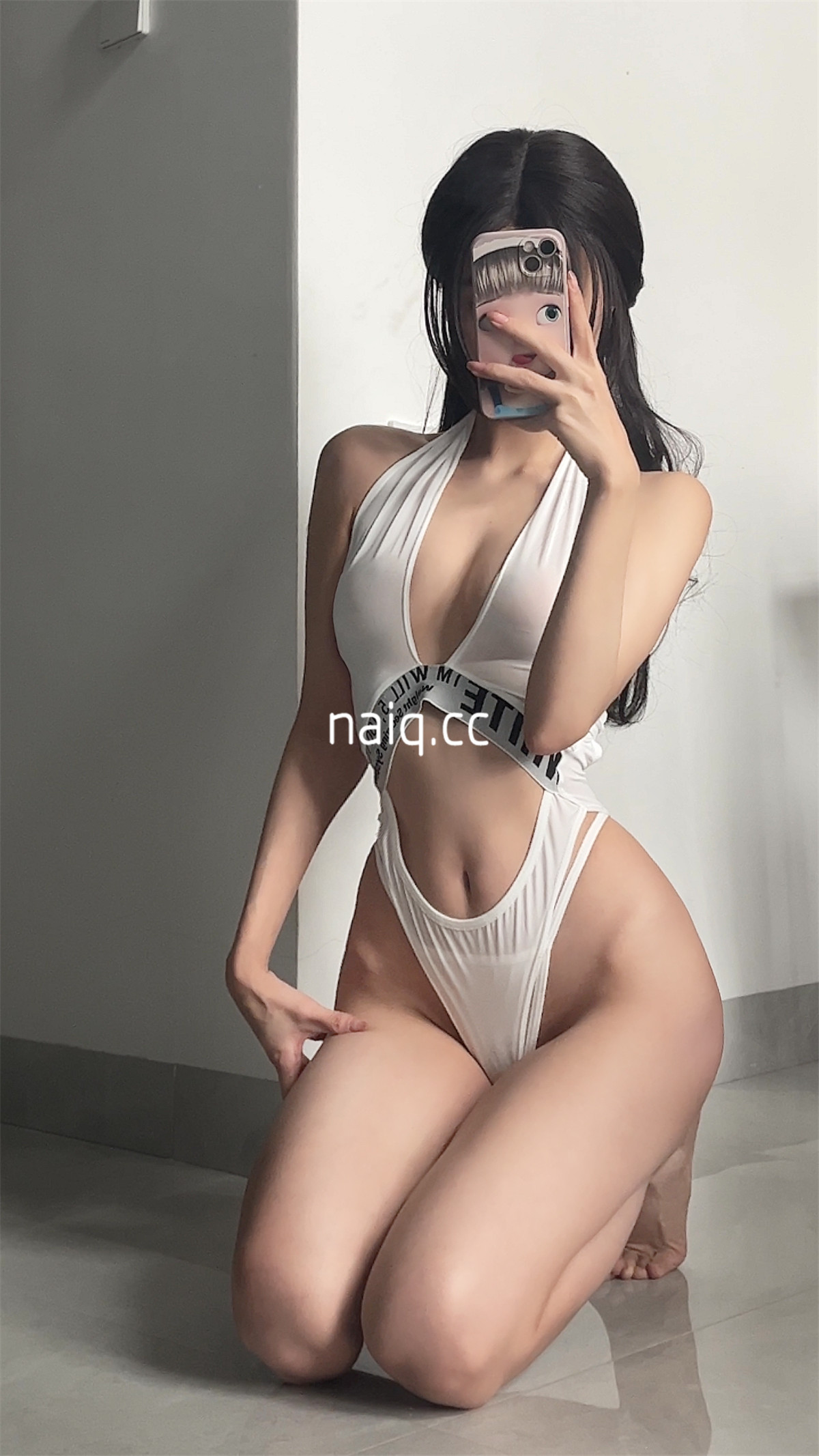 女刺客 - 白色比基尼勒肉 [20P2V-137MB] - 奶圈