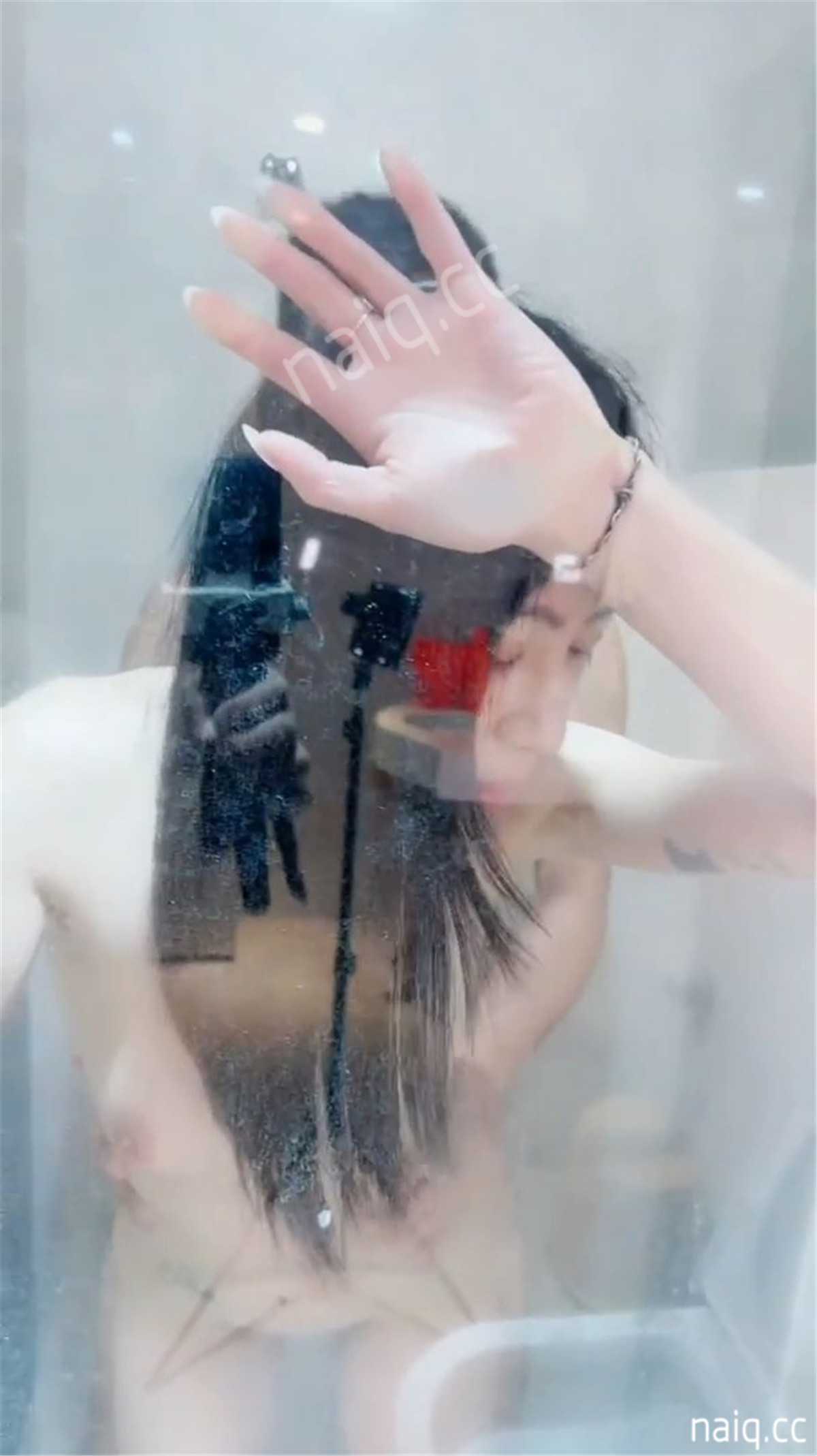 台湾AV女优【Luna露娜】美女首次直播间啪啪大秀，颜值极高，十分不错，值得收藏！ [2V-568MB] - 奶圈