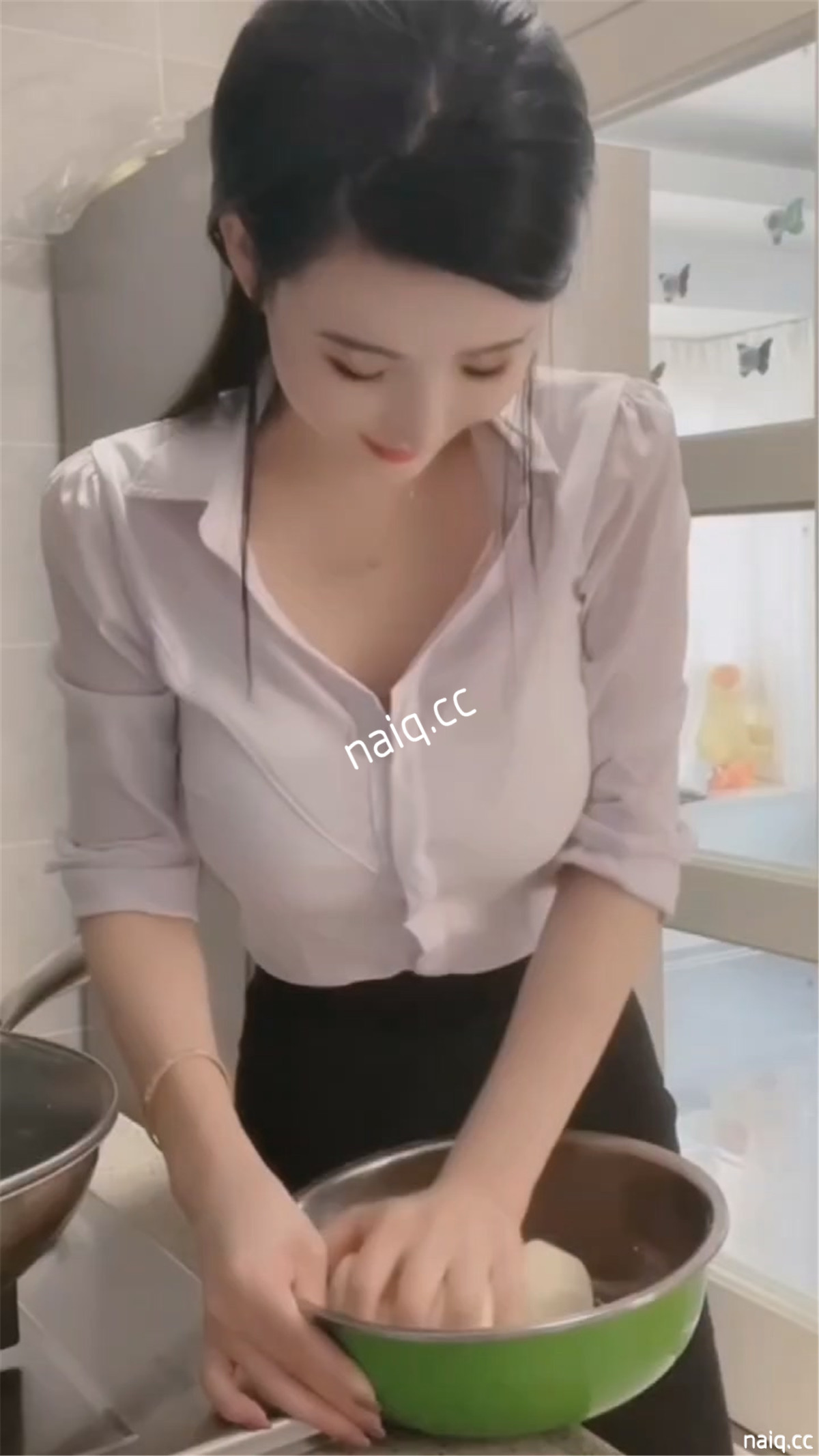抖音三十万粉丝极品网红【乐乐】颜值超高，私拍自慰视频 [8P9V-872MB] - 奶圈