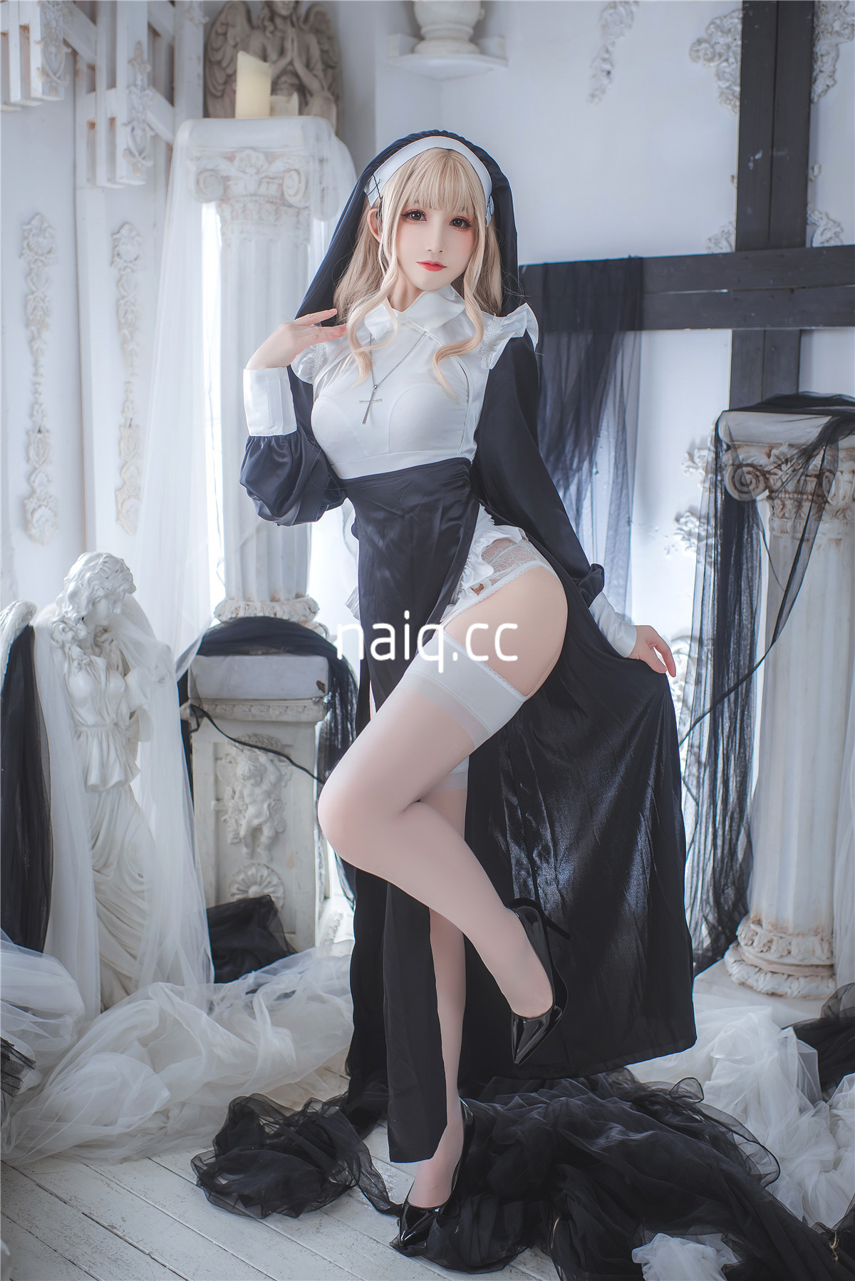 Coser衣衣 - 修女 [59P3V-377MB] - 奶圈