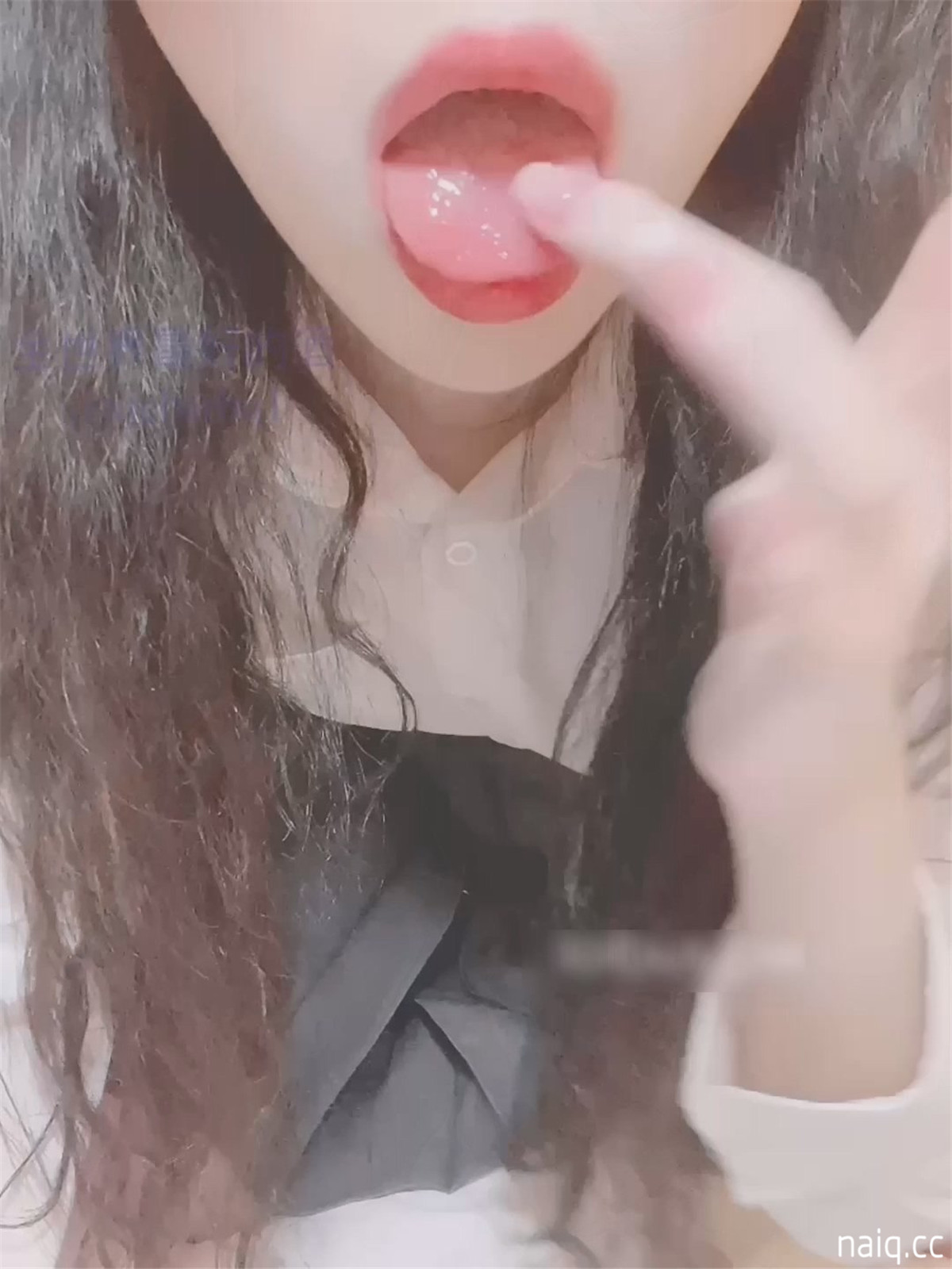 推特极品福利姬【全世界最好的酒】肛塞跳蛋水晶棒紫薇，肛塞假阳具超嗨后入 [2V-2.61GB] - 奶圈