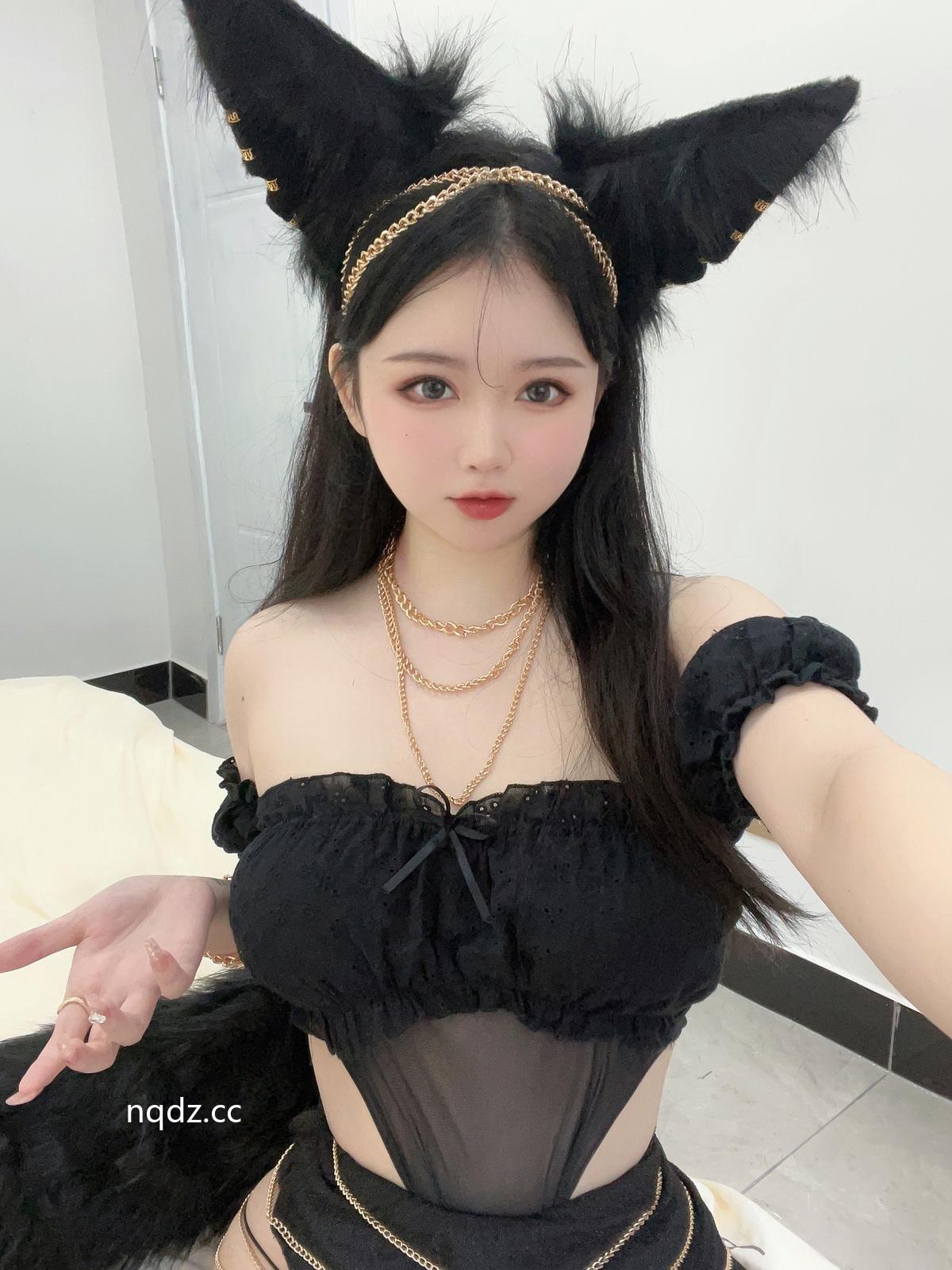 是依酱吖 - 黑狼 [34P2V-134MB] - 奶圈
