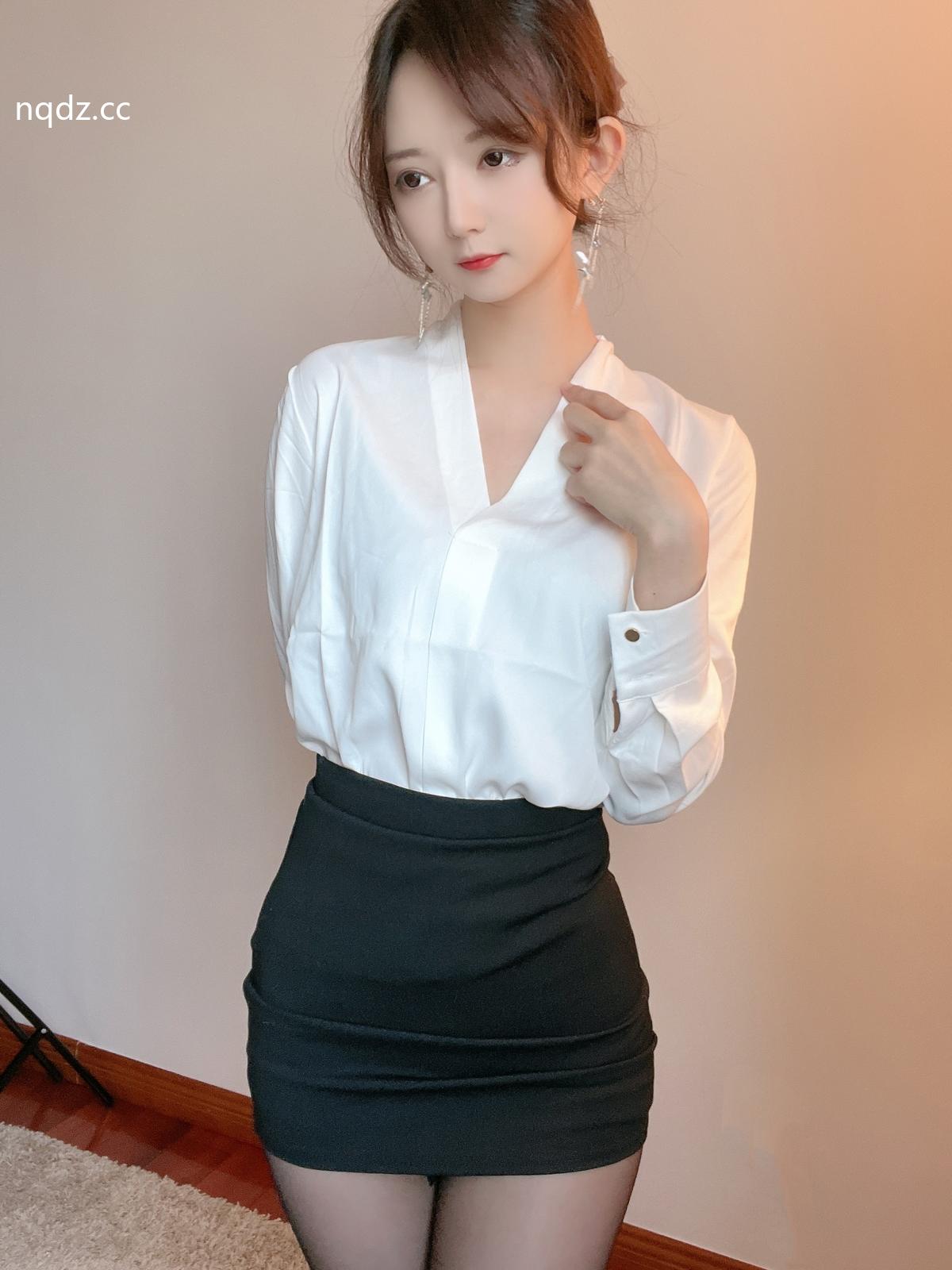 51酱 - 2023年01月真爱粉 [76P8V-436MB] - 奶圈