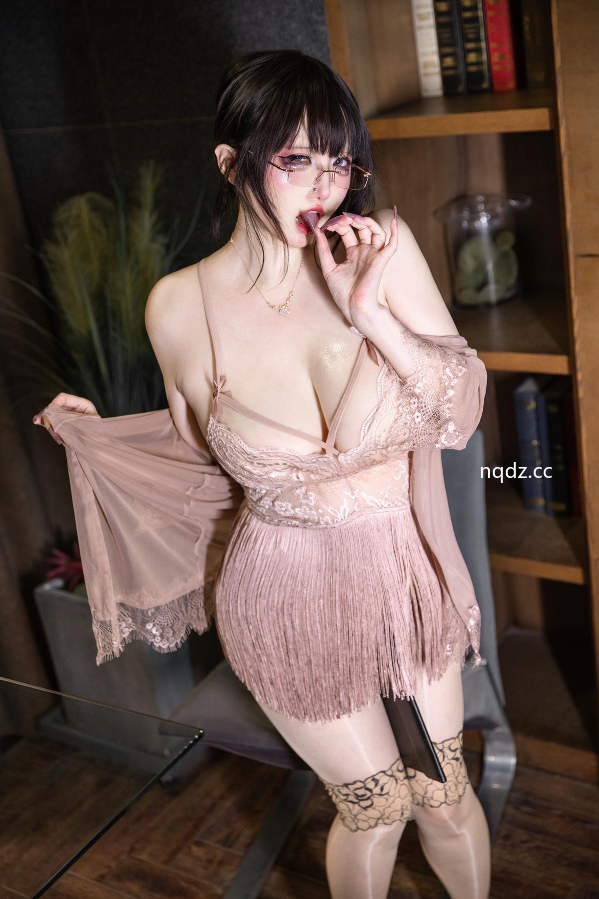 soso嗖嗖 - 祼色女上司 [41P1V-1.14GB] - 奶圈